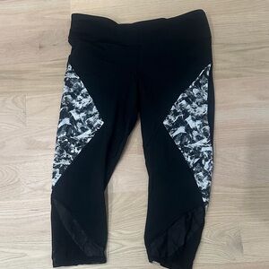 GAP Black Capri Leggings with Black-and-White Marble Panels